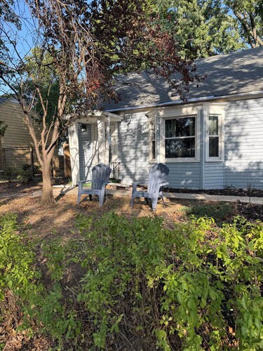 Charming 2-bedroom house in Saint Joseph centrally located