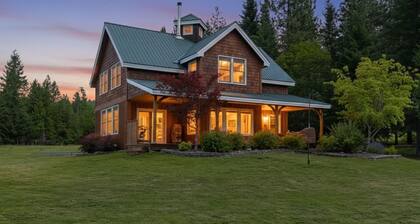 Blue Raven | Cozy Mountain Home Near Lake