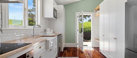 Micro-ondas, fogão, cooktop, lava-louças