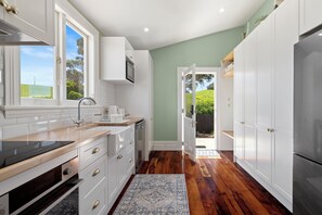 電子レンジ、オーブン、コンロ、食器洗い機