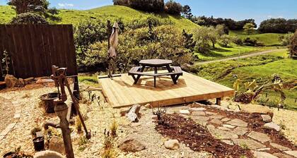 Luxury Coastal Escape | 3BR Villa Near Karioitahi Beach – Pets Welcome