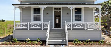 المنشأة من الخارج