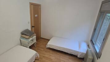 4 bedrooms, WiFi, bed sheets