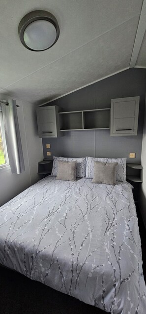 3 makuuhuonetta, silitysrauta/-lauta, Wi-Fi, vuodevaatteet