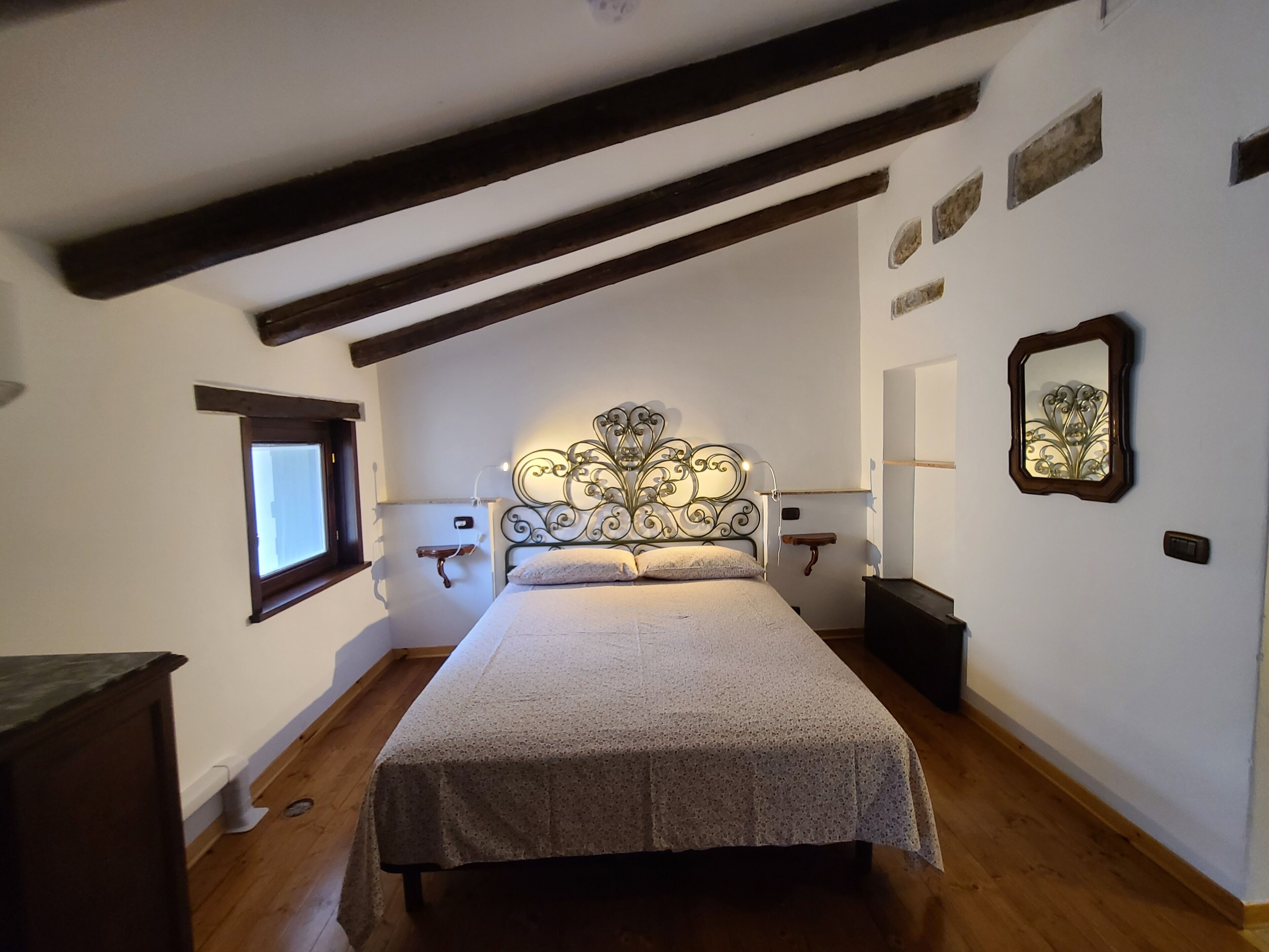 1 bedroom, travel cot, free WiFi, bed sheets