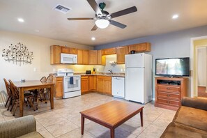 Private kitchen - #153: Pine 1Bdrm/1st Flr Patio Roundhouse Resort (Pinetop Country Club)