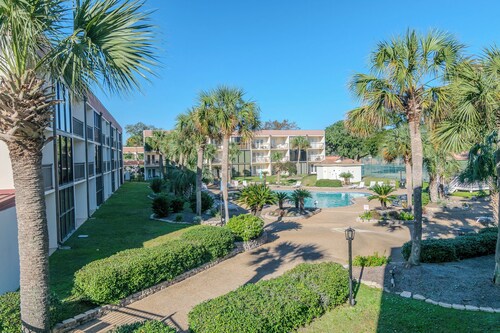 Cozy 2 bed 2 Bath Condo at the Beachside Ocean Club Villas