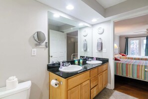 Villa, Multiple Beds, Pool Access, Ocean View (OCV - A325) | Bathroom | Towels - Cozy 2 bed 2 Bath Condo at the Beachside Ocean Club Villas (Biloxi)