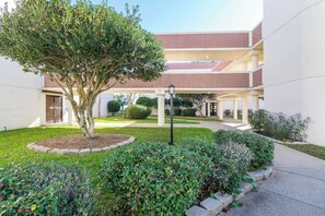Property grounds - Cozy 2 bed 2 Bath Condo at the Beachside Ocean Club Villas (Biloxi)