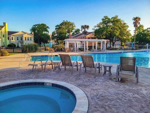 Legacy Villa 1103 - 1 Bedroom 1 Bath With Garage in Beachside Neighborhood