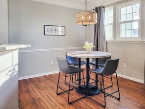 Vila, 1 Tempat Tidur Queen, hot tub, pemandangan samudra (Legacy Villa 1103) | Tempat makan