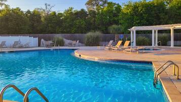 Kolam renang outdoor