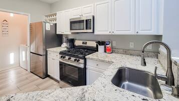 Vila, 1 Tempat Tidur Queen, hot tub, pemandangan samudra (Legacy Villa 1103) | Dapur pribadi