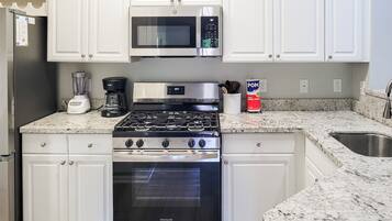 Villa, 1 Queen Bed, Hot Tub, Ocean View (Legacy Villa 1103) | Private kitchen