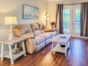 Villa, 1 Queen Bed, Hot Tub, Ocean View (Legacy Villa 1103) | Living area