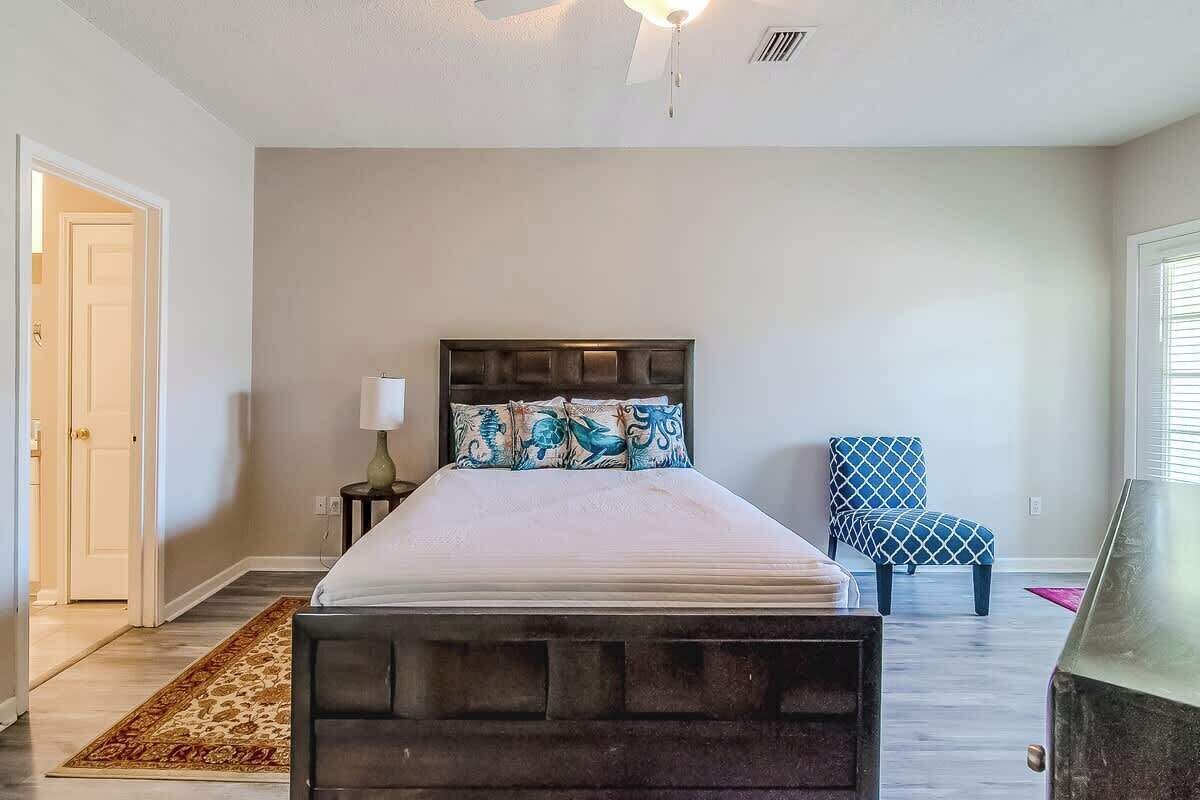 Biệt thự, nhiều giường, sân hiên, quang cảnh bãi biển (Legacy Villa 0506) | 2 phòng ngủ, trang trí khác biệt 