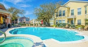 Hồ bơi ngoài trời 