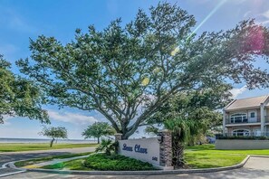 Exterior - 146 Beau Clair - Beachside Townhome With Pool in Long Beach (Long Beach)