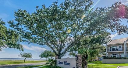 146 Beau Clair - Beachside Townhome With Pool in Long Beach