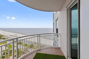 Condo, Multiple Beds, Pool Access, Ocean View (Legacy Tower II 1301) | Property grounds
