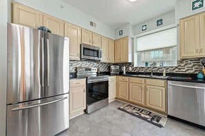 Apartment, Mehrere Betten, Poolzugang, Meerblick (Legacy Tower II 1301) | Eigene Küche