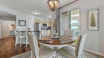 Condo, Multiple Beds, Pool Access, Ocean View (Legacy Tower II 1301) | Dining