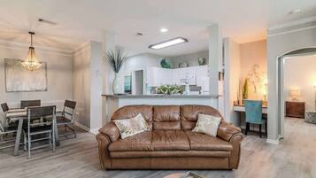 Vila, Beberapa Tempat Tidur, jet tub, pemandangan pantai (Legacy Villa 2604) | Area keluarga