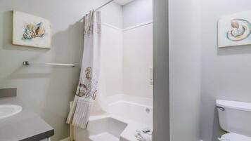 Villa, Multiple Beds, Jetted Tub, Beach View (Legacy Villa 2604) | Bathroom | Towels
