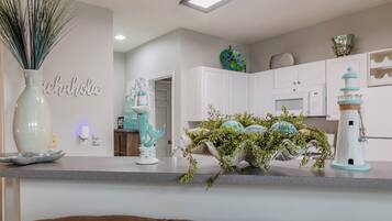 Villa, Multiple Beds, Jetted Tub, Beach View (Legacy Villa 2604) | Interior