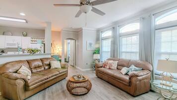 Vila, Beberapa Tempat Tidur, jet tub, pemandangan pantai (Legacy Villa 2604) | Area keluarga