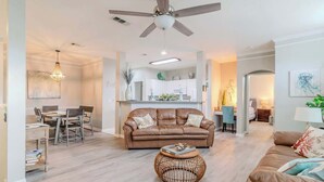 วิลล่า, หลายเตียง, วิวชายหาด (Legacy Villa 2604) | บริเวณนั่งเล่น