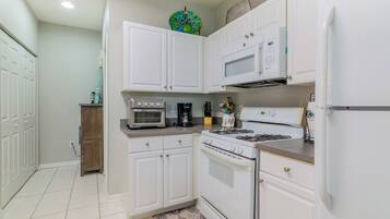 Vila, Beberapa Tempat Tidur, jet tub, pemandangan pantai (Legacy Villa 2604) | Dapur pribadi