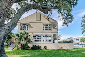 Exterior - 120 Beau Clair - Beachview Townhome With Balcony and Deck in Long Beach (Long Beach)