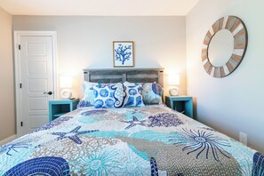 Småhus, flere senger, terrasse, strandutsikt (Coral Breeze 133) | 3 soverom, individuelt dekorert, individuelt innredet og sengetøy