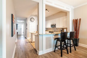 Condo, varias camas, acceso a la alberca, vista al océano (Legacy Tower 1 -1403) | Cocina privada