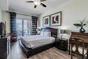 Apartment, Mehrere Betten, Poolzugang, Meerblick (Legacy Tower 1 -1403) | 3 Schlafzimmer, individuell dekoriert, individuell eingerichtet