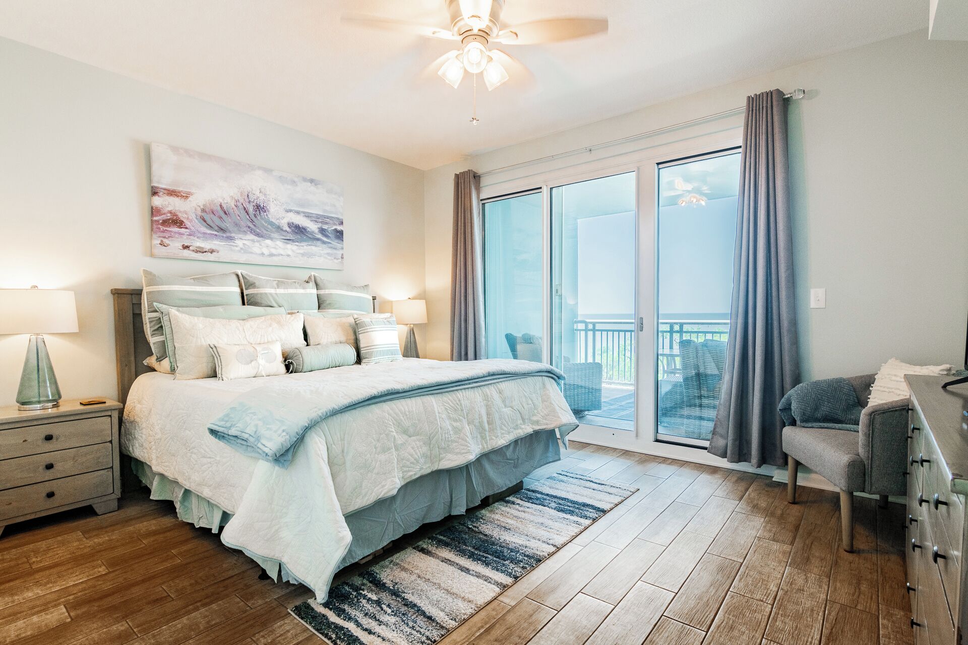 شقة - عدة أسرّة - مع إمكانية استخدام المسبح - بمنظر للمحيط (Legacy Tower 1 -508) | 3 عدّة غرف نوم وبديكورات فريدة لكل غرفة وطراز فريد لكل وحدة