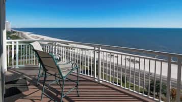 Condo, Multiple Beds, Pool Access, Ocean View (Legacy Tower I 1104) | Property grounds