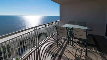 Condo, Multiple Beds, Pool Access, Ocean View (Legacy Tower I 1104) | Outdoor dining