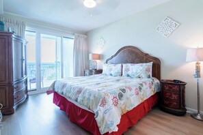 Leilighet, flere senger, adgang til basseng, havutsikt (Legacy Tower 1 -502) | 2 soverom, individuelt dekorert, individuelt innredet og sengetøy