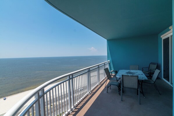 Condo, Plusieurs lits, accès à la piscine, vue sur l’océan (Legacy Tower 2 -1101) | Vue de la chambre