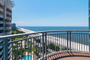 Appart'hôtel, plusieurs lits, accès piscine, vue océan (Legacy Tower 2 -1101) | Vue de la chambre