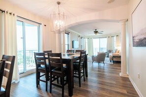 Appart'hôtel, plusieurs lits, accès piscine, vue océan (Legacy Tower 2 -1101)