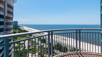 Condo, Berbilang Katil, Pool Access, Ocean View (Legacy Tower II 1101) | Kawasan hartanah