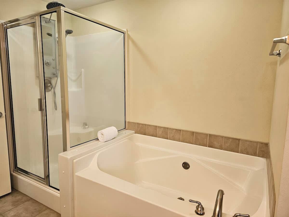 Condo, nhiều giường, có thể sử dụng hồ bơi, quang cảnh biển (Legacy Tower II 0708) | Phòng tắm | Khăn tắm 