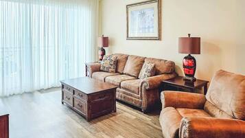 Condo, Multiple Beds, Pool Access, Ocean View (Legacy Tower II 0708) | Living area