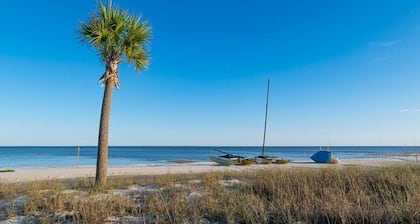 123 Beau Clair - Beachside Townhome With Balcony and Pool in Long Beach