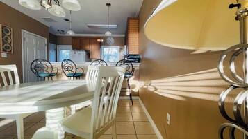 Rumah, Beberapa Tempat Tidur, patio, pemandangan samudra (Beau Clair 123) | Tempat makan