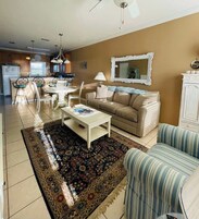 Casa, varias camas, patio, vistas al mar (Beau Clair 123) | Zona de estar