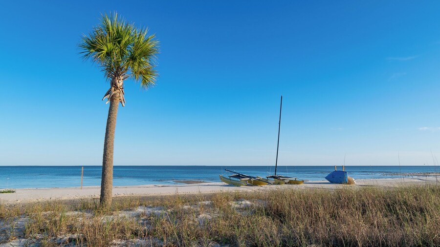 123 Beau Clair - Beachside Townhome With Balcony and Pool in Long Beach